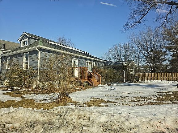 3rd image of 7618 S Bend Rd