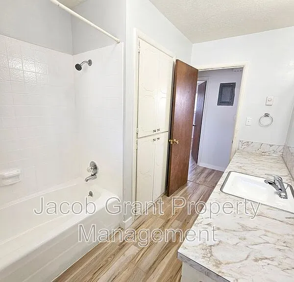 2118 Saint Clair Rd — Photo 8