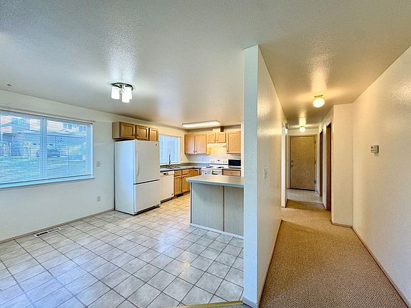 5th image of 233 Bower Ln #B