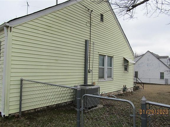 2nd image of 129 W Drummond St