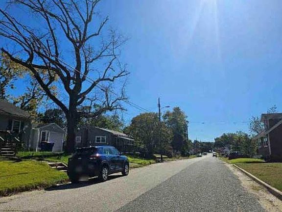 5th image of 421 Manor Ave