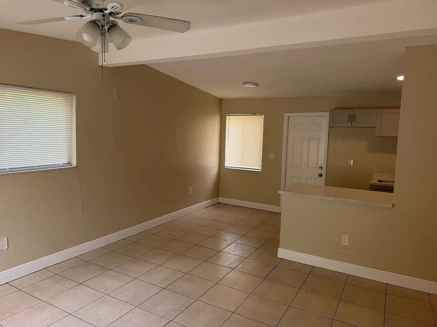 Updated 3/2 house in Broward Estates! — Photo 3
