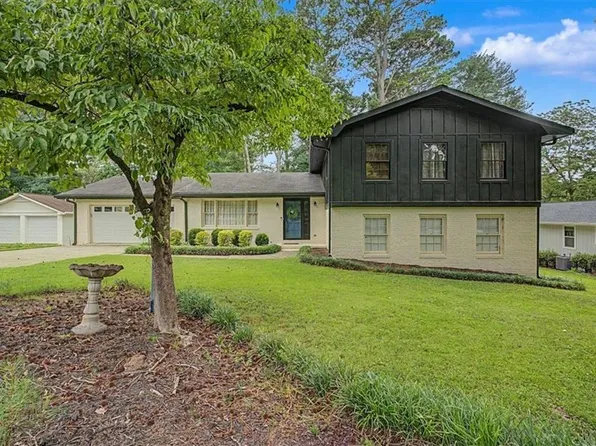 2204 Pine Point Dr, Lawrenceville, GA 30043