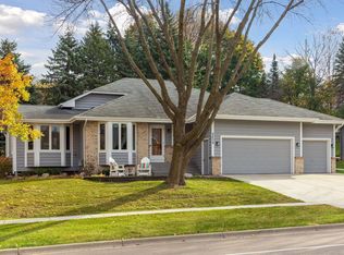 6806 Timber Crest Dr, Maple Grove, MN 55311