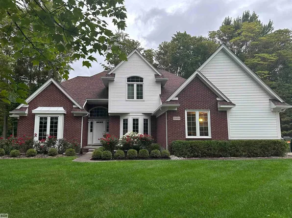 51658 Colonial Dr, Shelby Township, MI 48316