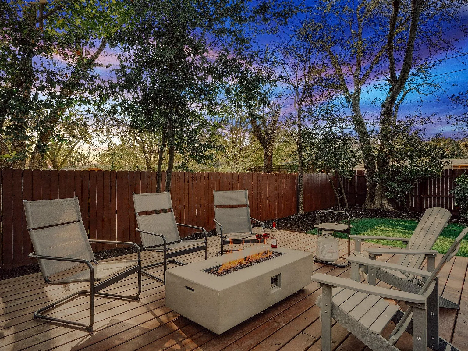 4 bed, 1523 sqft, $8,750 — Photo 2
