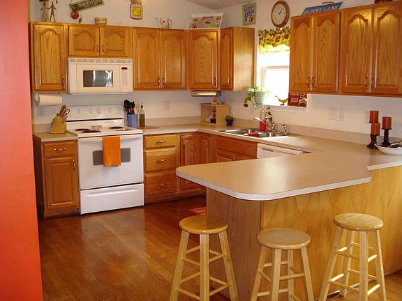 New hardwood graces the kitchen and breakfast room