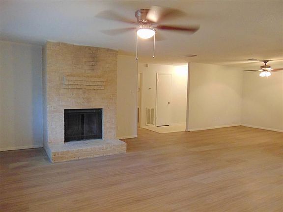 2nd image of 2810 Eaglerock Cir