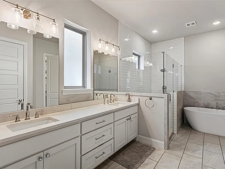 402 Gulfton St — Photo 15
