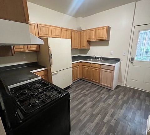 Full kitchen