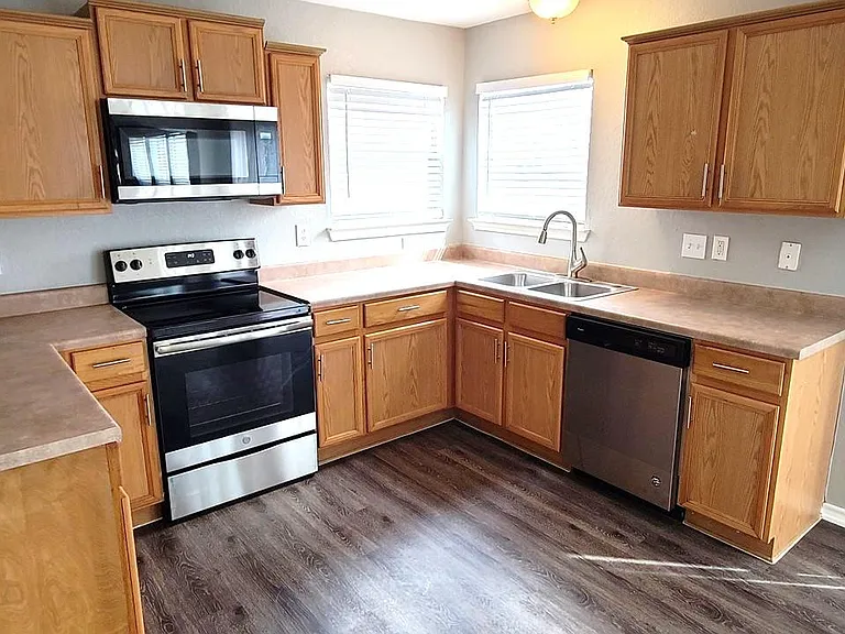 8506 Adams Hill Dr — Photo 5