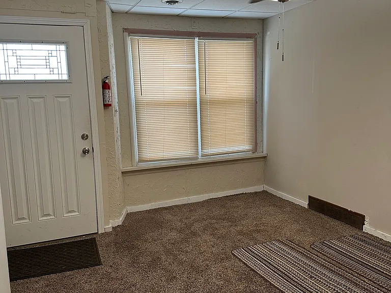 4651 Broadway #1 — Photo 2