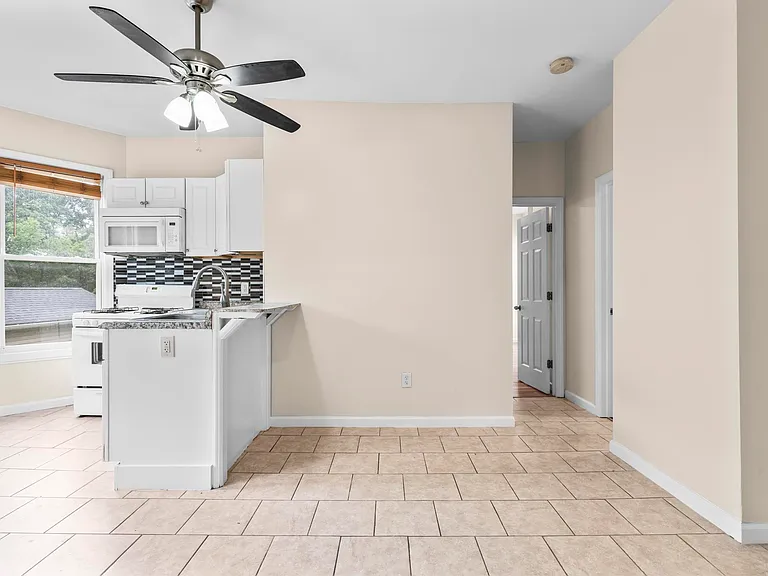 287 Crown St #1 — Photo 5