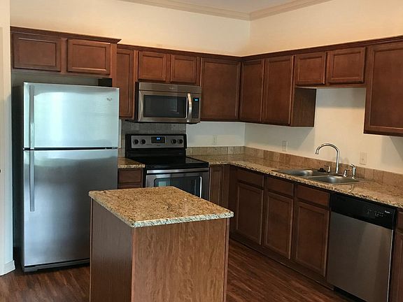 3rd image of 1448 W Fairmont St Unit 106