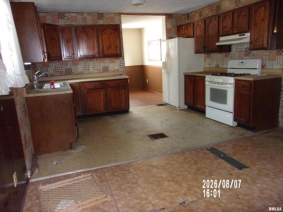 5th image of 604 Anderson Pl