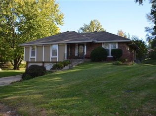9801 N Cove View Ct, Kansas City, MO 64152