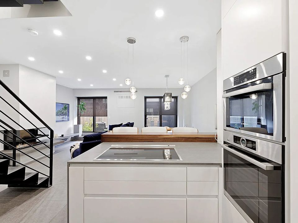 1st image of 529 W 42nd St APT 7J