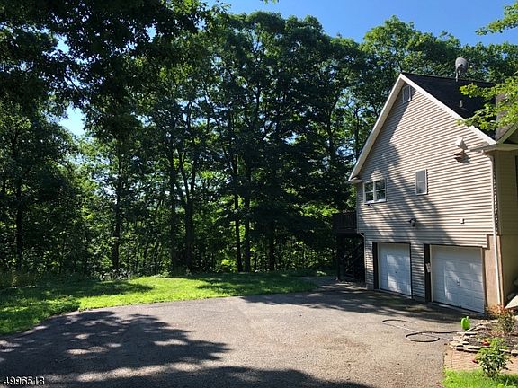 4th image of 301 Darys Pl