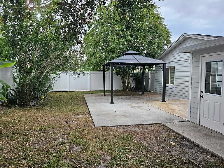 6005 Tampa Shores Blvd — Photo 13