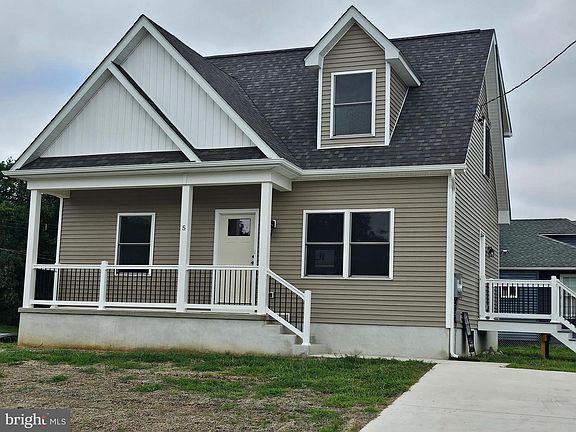 3rd image of 5 Myrtle Ave
