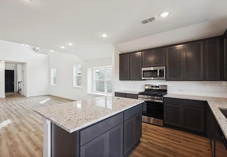 514 Weller Rd — Photo 5