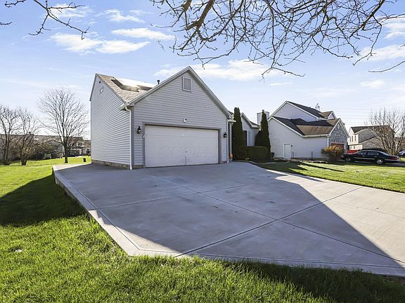 2nd image of 562 Allis Pl E