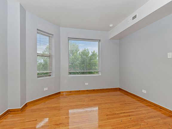 3rd image of 6000-04 S Troy St #3