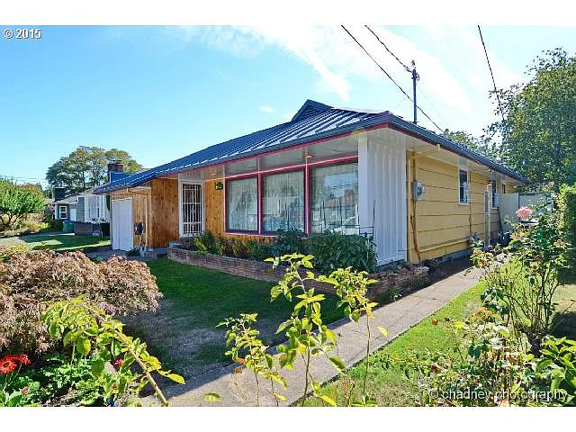 1938 NE Bryant St photo 1