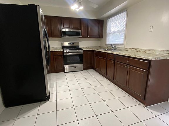 2nd image of 920 N Washington Ave #918