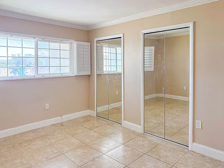 633 NE 2nd Ave #15 — Photo 9