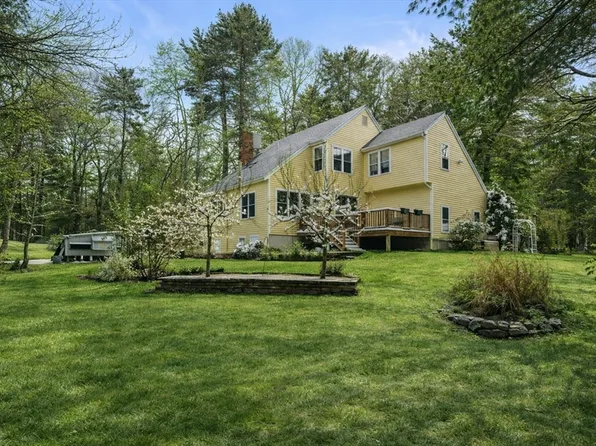 12 Campmeeting Rd, Topsfield, MA 01983
