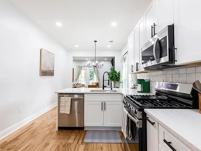 3320 Sims St — Photo 10