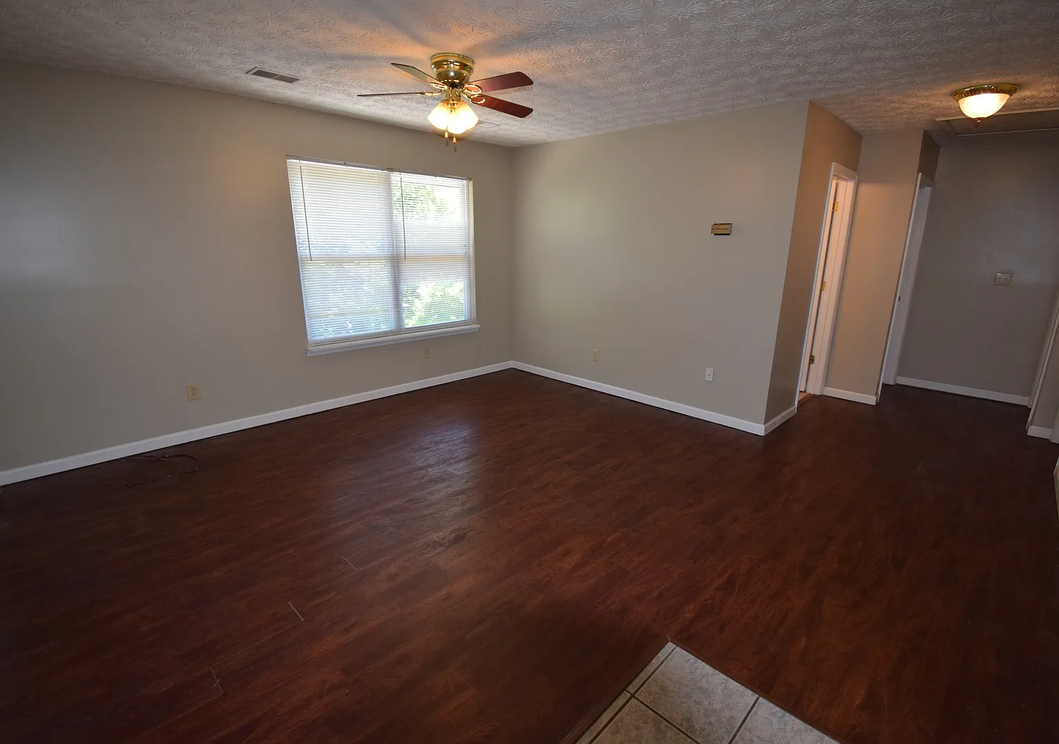 Showings Available - Great 3 Bedroom Apartment On Campus! — Photo 3