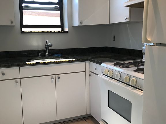 2nd image of 2320 29th St APT 3