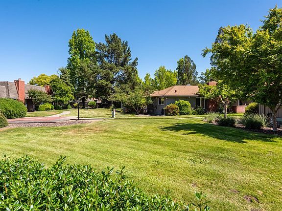 5th image of 406 White Oak Drive