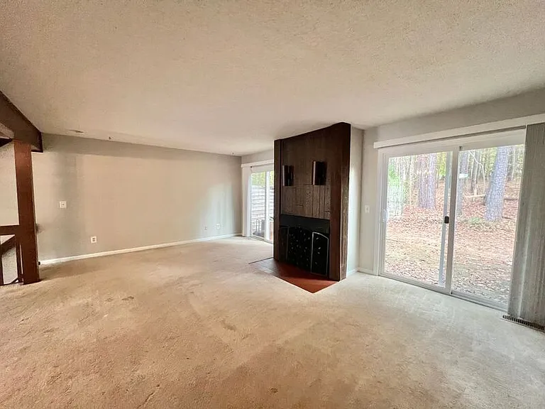 6011 Dixon Dr — Photo 4