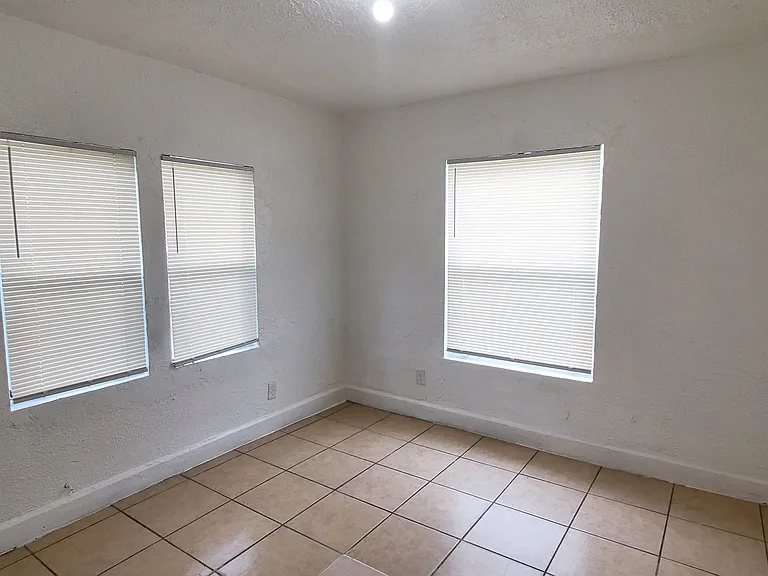1721 Prescott St S — Photo 10