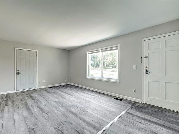 3rd image of 3801 N Kinser Pike
