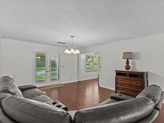 5th image of 101 Bridlewood Cir