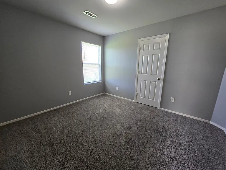 2416 Kenneth Dr — Photo 7