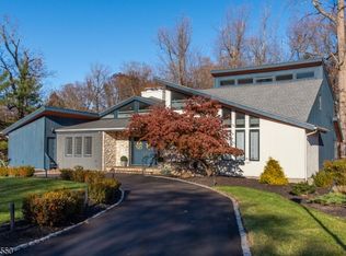20 Maywood Ct, North Caldwell, NJ 07006