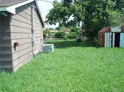 2nd image of 657 W Niagara Cir