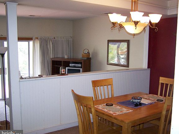 2nd image of 240 King William St #240