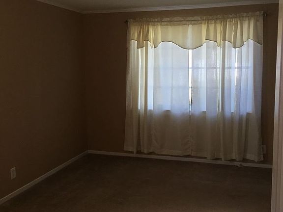 2nd image of 507 Baker St