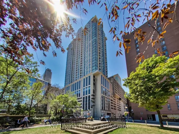 8 Park Rd, Toronto, ON