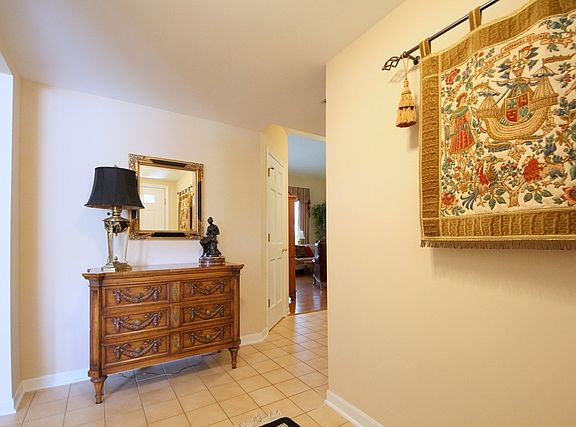 3rd image of 904 Suffolk Ct