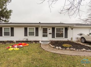 26946 Whiteside Dr, Perrysburg, OH 43551