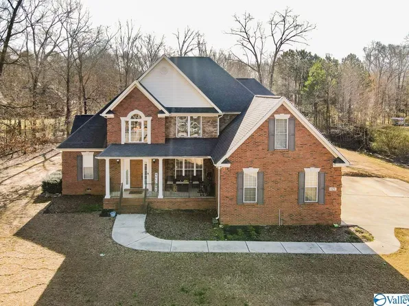 125 Honey Brook Dr, Toney, AL 35773