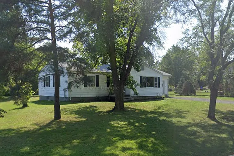 106 Pondview Dr — Photo 1