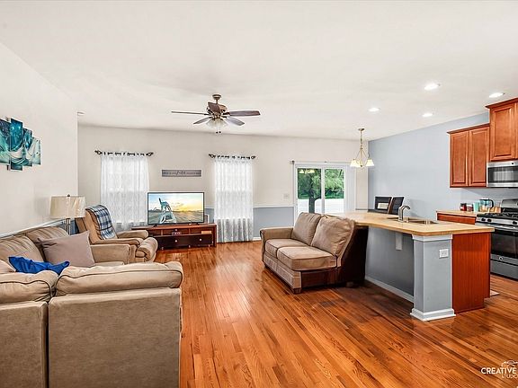 4th image of 1648 Colchester Ln